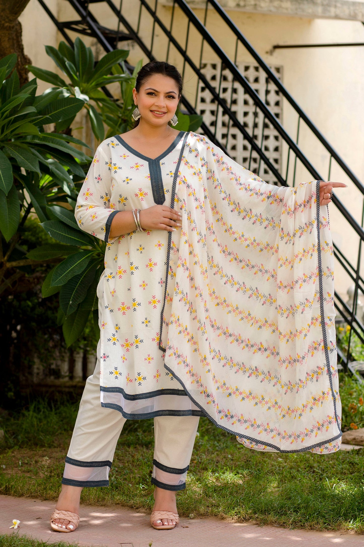Off-White Printed Kurta pant Dupatta Set (Cotton)