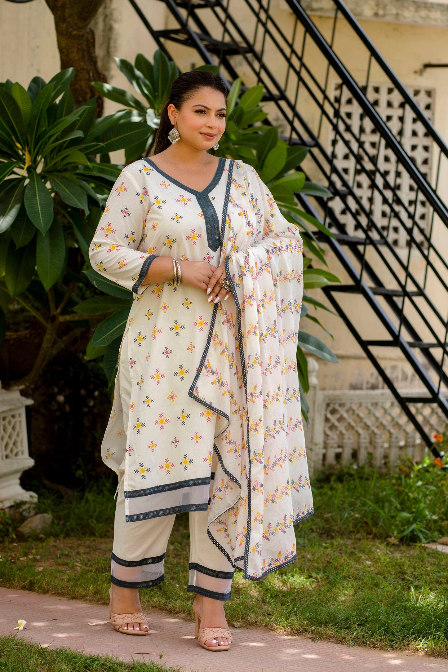 Off-White Printed Kurta pant Dupatta Set (Cotton)