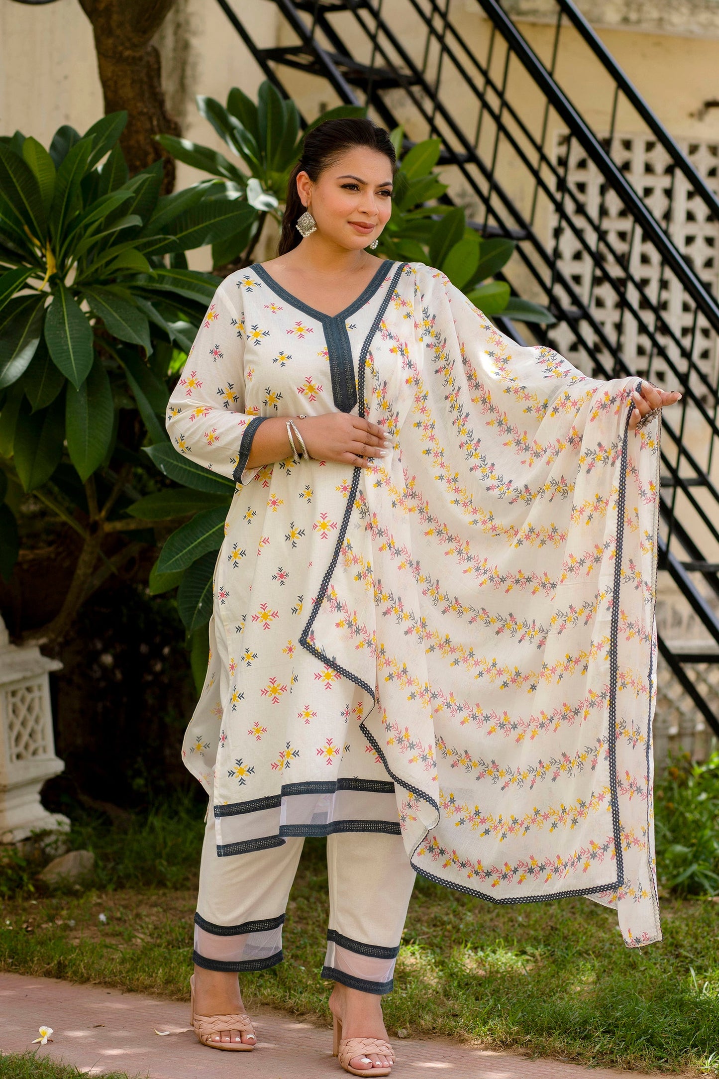 Off-White Printed Kurta pant Dupatta Set (Cotton)