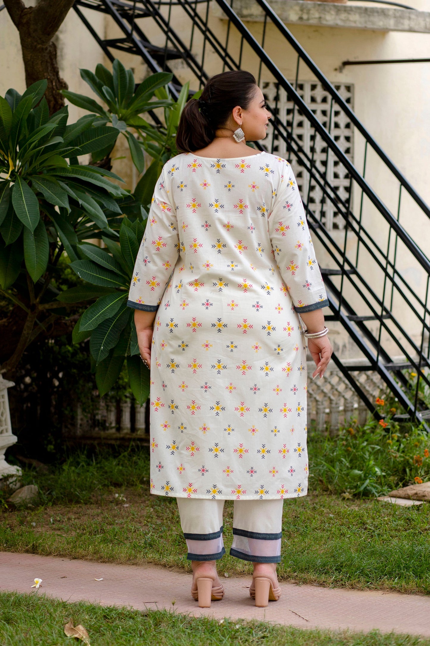 Off-White Printed Kurta pant Dupatta Set (Cotton)