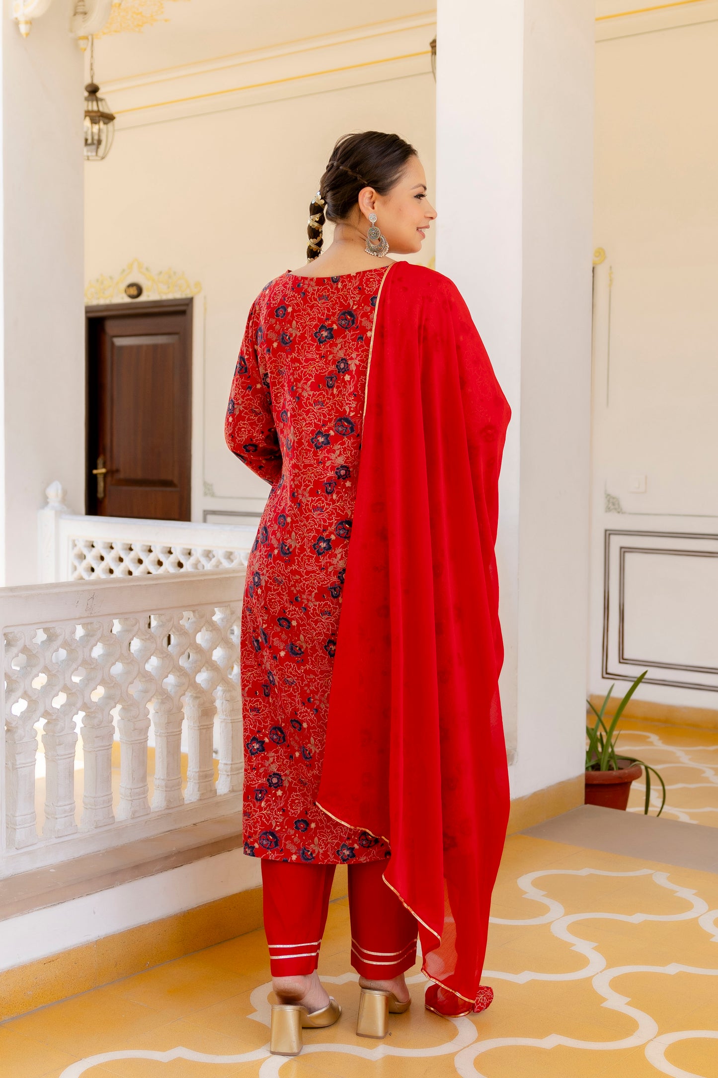 Red Embroidered Kurta Pant & Dupatta Set (Muslin)